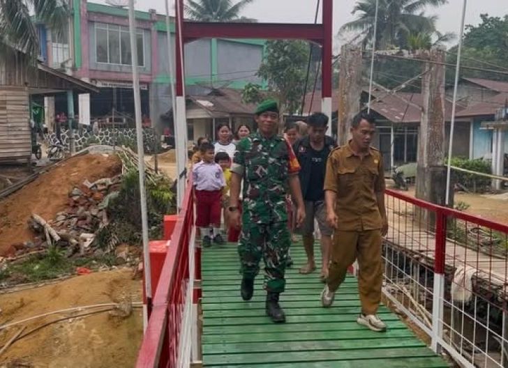 Photo of Buka Akses Warga, Jembatan Gantung Perintis Garuda Resmi Hadir di Dusun Pengao Desa Tembawang Bale