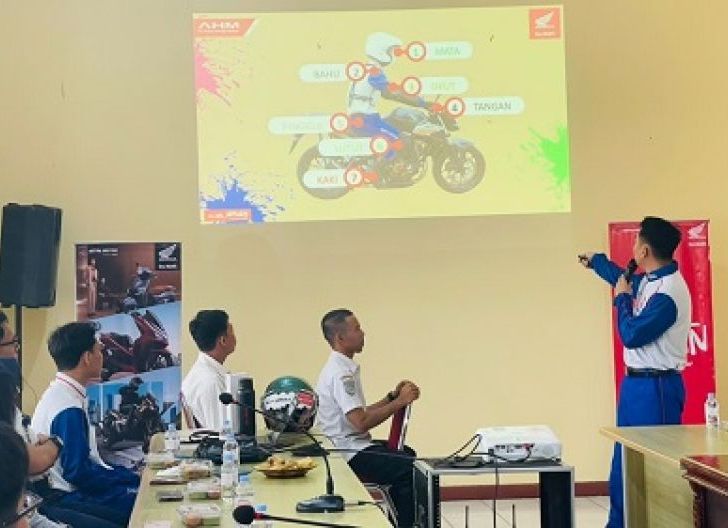 Photo of Ajak Pengguna Jalan Terus Cari aman saat Berkendara, Astra Motor Kalbar dan Dishub Mempawah Bersinergi Edukasi Safety Riding