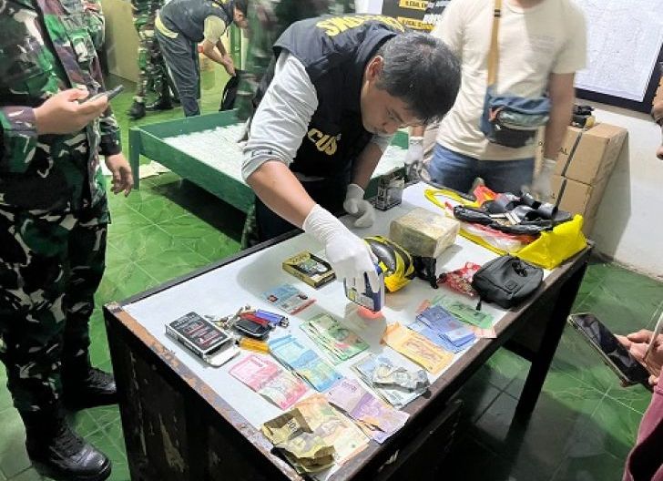 Photo of Satgas Pamtas Yonarmed 19/Bogani Gagalkan Penyelundupan 1,9 Kg Sabu di Perbatasan RI-Malaysia