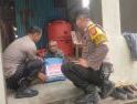 Ringankan Beban Warga di Tengah Kabut Asap, Polsek Tayan Hilir Bagikan Bansos