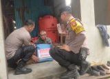 Photo of Ringankan Beban Warga di Tengah Kabut Asap, Polsek Tayan Hilir Bagikan Bansos