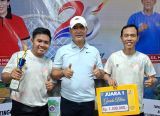Photo of Tim Ganda Putra Disdikbud Singkawang Juara Pertama Pada Turnamen Badminton Antar ASN