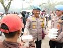 Sambut HUT ke-24, Bidpropam Polda Kalbar Bagikan 1.050 Nasi Kotak Lewat 'Gerobak Presisi' jadikan Polri Lebih Humanis
