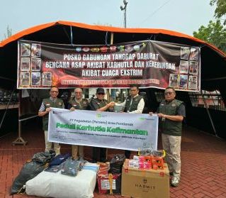 Dukung Penanganan Karhutla di Kubu Raya, PT Pegadaian Salurkan 50 Unit Bantuan Perlengkapan dan Vitamin untuk Petugas Lapangan