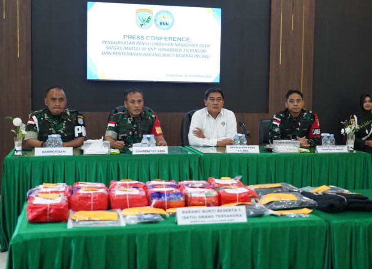 Photo of Danrem 121/Abw Serahkan Barang Bukti Belasan Kilogram Sabu Hasil Penggagalan di Perbatasan RI-Malaysia ke BNNP Kalbar