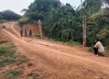 Photo of Dorong Akses Infrastruktur Warga, Koramil 1210-07/Air Besar Dampingi Pengukuran Rencana Jembatan Beton di Dusun Senyamuk