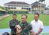 Photo of Kolaborasi Pemadaman Karhutla, Danrem 121/Abw Tekankan Sinergi dan Kesiapsiagaan dan Apresiasi Aparat Gabungan