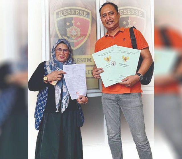 Indra dan Ana Akhirnya Berdamai, Sempat “Beramok” di PN dan Kantor Polisi Karena Bunga Pinjaman Rp4,3 Miliar, Ketua Motor Gede Pontiaank Kembalikan Dua Sertifikat Rumah Nurhana, Polresta Kota Pontianak Fasilitasi Restorative Justice