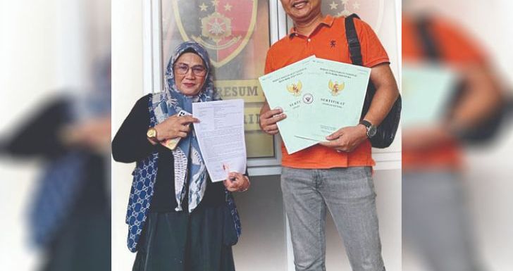 Indra dan Ana Akhirnya Berdamai, Sempat “Beramok” di PN dan Kantor Polisi Karena Bunga Pinjaman Rp4,3 Miliar, Ketua Motor Gede Pontiaank Kembalikan Dua Sertifikat Rumah Nurhana, Polresta Kota Pontianak Fasilitasi Restorative Justice