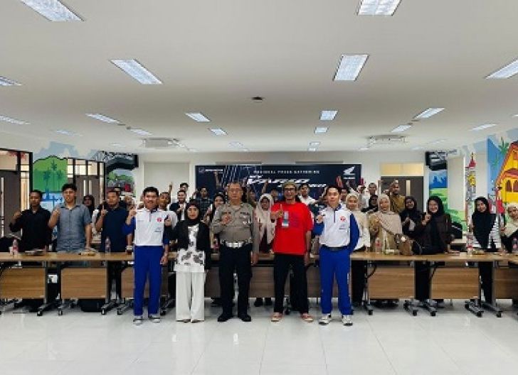 Photo of Obrolan Santai Menuju Generasi Cari aman, Astra Motor Kalbar Gelar Talk Show Bersama Mahasiswa UNU: Secangkir Kopi, Sejuta Mimpi