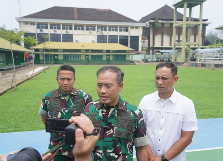 Photo of Kolaborasi Pemadaman Karhutla, Danrem 121/Abw Tekankan Sinergi dan Kesiapsiagaan dan Apresiasi Aparat Gabungan