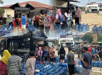 Solusi di Tengah Kemarau dan Karhutla, Brimob Kalbar Salurkan Air Bersih untuk Warga Desa Payah Kumang