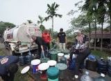 Photo of Betadine dan PMI Kalbar Kembali Bergerak, Warga Terdampak Karhutla Dapat Air Bersih dan Pengobatan