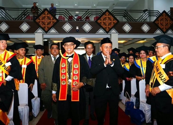 Photo of Wisuda ke-38 UPB Luluskan 746 Mahasiswa: Momentum Regenerasi Kepemimpinan dan Penguatan Kampus Ekologis, Rektor Purwanto Pamit