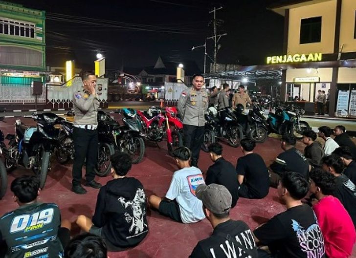 Photo of Cegah Balap Liar dan Knalpot Bising, Satlantas Polres Sanggau Tindak 18 Kendaraan di Jalur Utama Kota