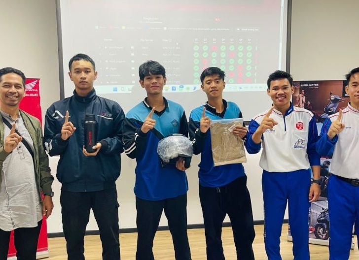 Photo of Ajak Pelajar SMAN 14 Pontianak jadi Generasi Pelopor Keselamatan Berkendara, Astra Motor Kalbar Gelar Safety Riding Education