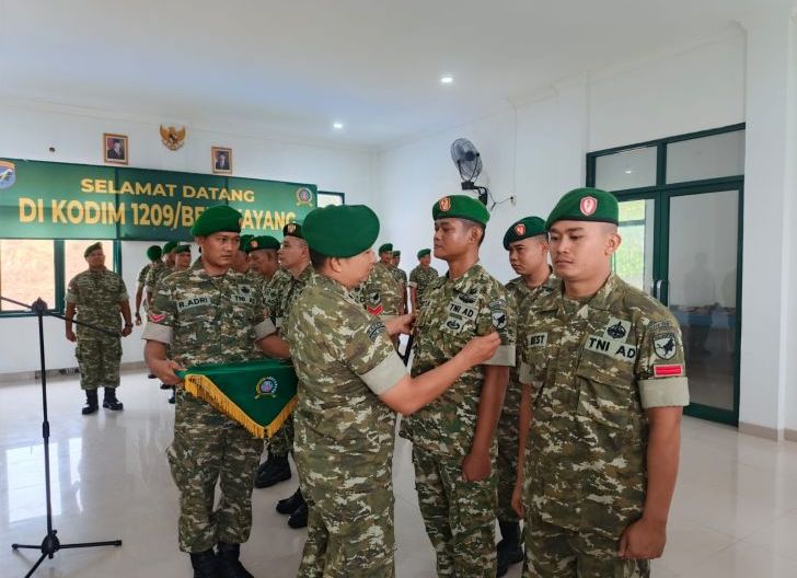 Photo of Tekankan Integritas dan Tanggung Jawab Baru, Dandim 1209/Bengkayang Pimpin Langsung Upacara Kenaikan Pangkat Prajurit