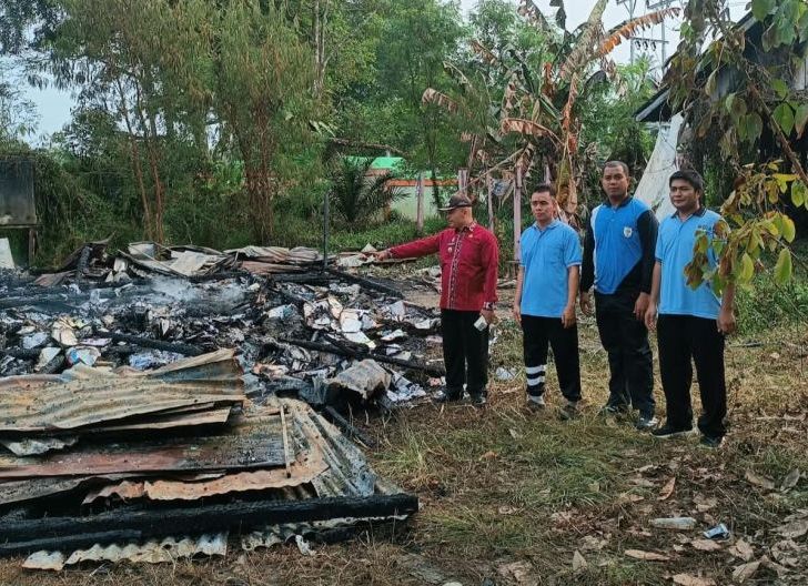 Photo of SDN 62 Singkawang Timur Terbakar, Tiga Ruang Kelas dan Dua Rumah Dinas Guru Ludes Terbakar