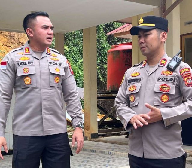 Kapolres Kunjungi Polsek di Sanggau, Tekankan Personel: Layani Masyarakat dengan Hat