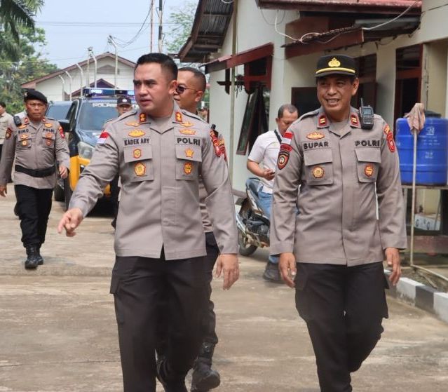 Kapolres Sanggau Tekankan Disiplin Saat Sambangi Polsek Meliau
