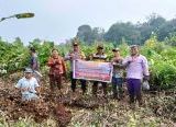 Photo of Buka Lahan Tak Harus Membakar, Polsek Tayan Hilir Edukasi Warga Desa Cempedak