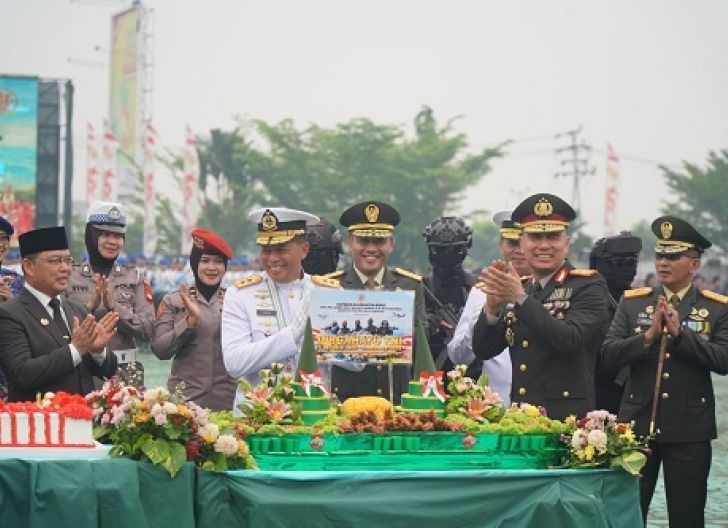 Photo of Danrem 121/Abw Hadiri Upacara dan Syukuran HUT Ke-81 TNI di Makodam XII/Tpr