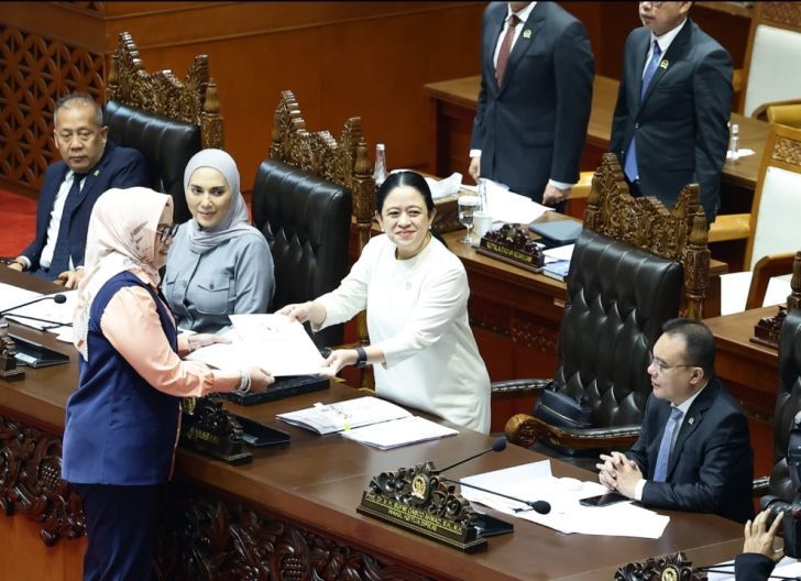 Photo of Disambut Antusias Buruh, Puan Pimpin Pengesahan UU Pelindungan Ketenagakerjaan