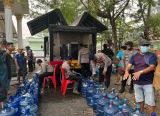 Photo of Brimob Kalbar Hadir di Tengah Kesulitan Air, Salurkan Air Bersih untuk Warga Ketapang