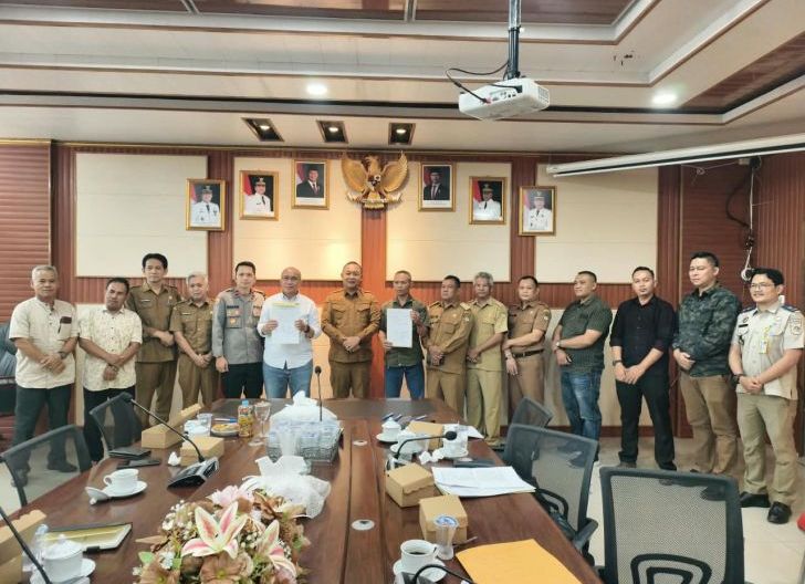 Photo of Bupati Ketapang Jadi Penengah, Konflik PT RSM dan Warga Segar Wangi Berakhir Kesepakatan