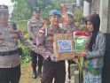 Sambut Hari Jadi Propam Polri ke-24, Polsek Entikong Salurkan Bansos untuk Warga Peripin
