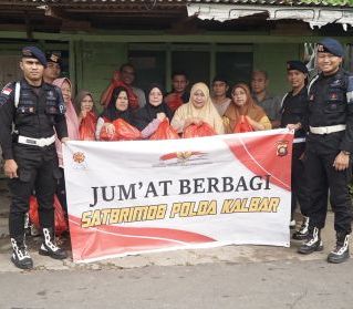 Jangkau Empat Wilayah, Brimob Kalbar Salurkan Bantuan hingga Korban Karhutla