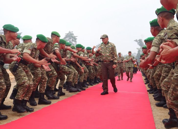 Photo of Pangdam XII/Tpr Dampingi Menhan RI Tinjau Kesatrian Yonif TP 833/Bumi Daranante