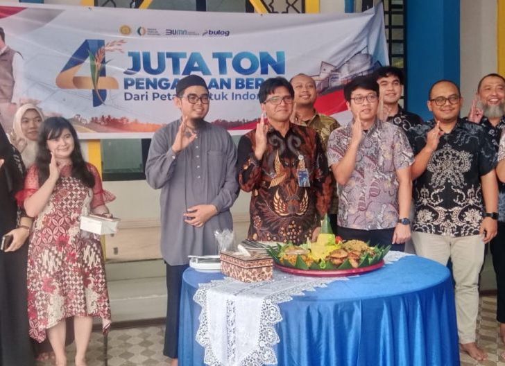 Photo of Gelar Syukuran Capaian Nasional 4 Juta Ton Beras, Bulog Kalbar Masuk Lima Besar Kanwil se-Indonesia