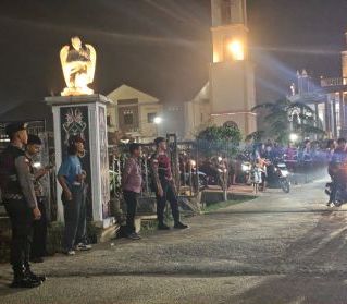 Personil Samapta Polres Sanggau Laksanakan Pengamanan Ibadah di Gereja Santa Maria Tak Bernoda
