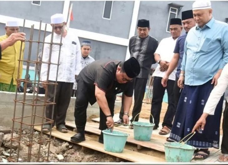 Photo of Wabup Lakukan Peletakan Batu Pertama Pembangunan Masjid Jami’ul Muttaqin, Dorong Dukungan Anggaran untuk Pembangunan