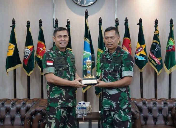 Photo of Pangdam XII/Tpr Terima Audiensi Pamitan Danlanud Supadio di Lobby Makodam