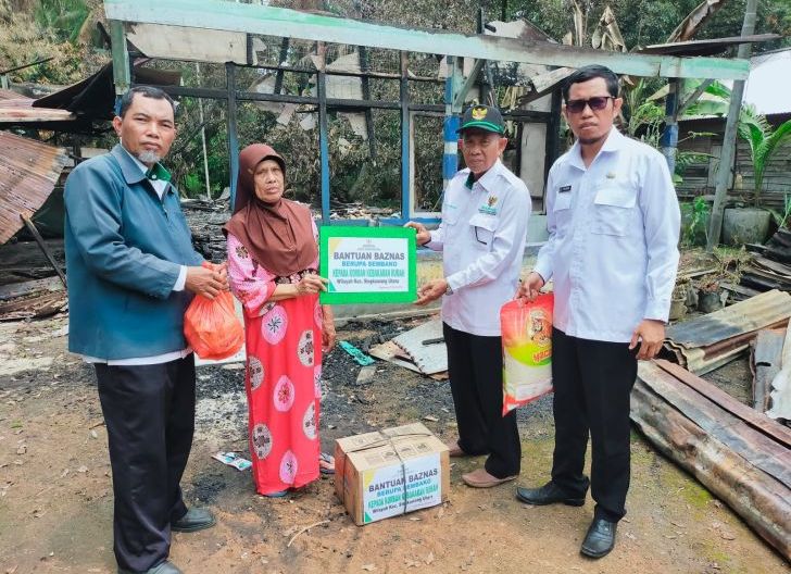 Photo of BAZNAS Singkawang Bantu Korban Kebakaran di Setapuk Besar