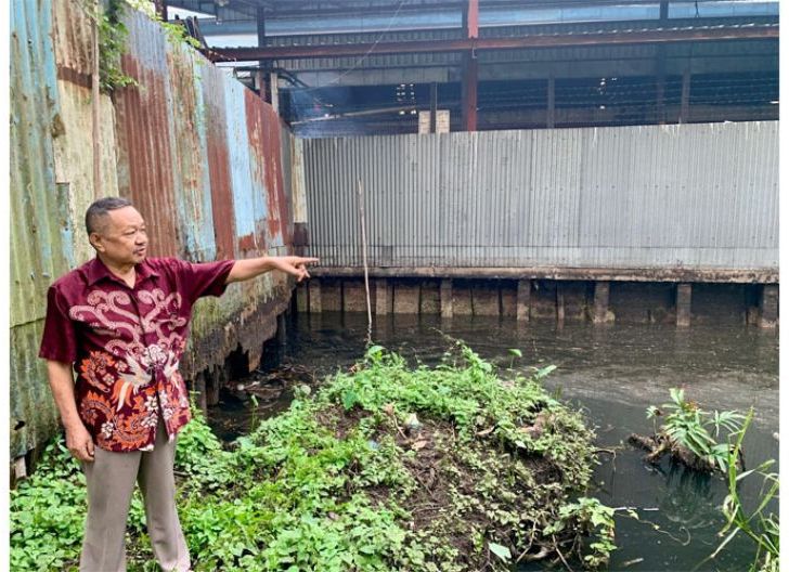 Photo of Ahli Waris Tuntut Pabrik Karet PT Hok Tong Ganti Rugi, Sewa atau Beli, imbah dan Abrasi Diduga Picu Kerusakan Lahan