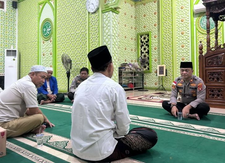 Photo of Subuh Keliling di Tayan Hulu, Polisi Ajak Warga Perkuat Iman dan Jaga Kamtibmas