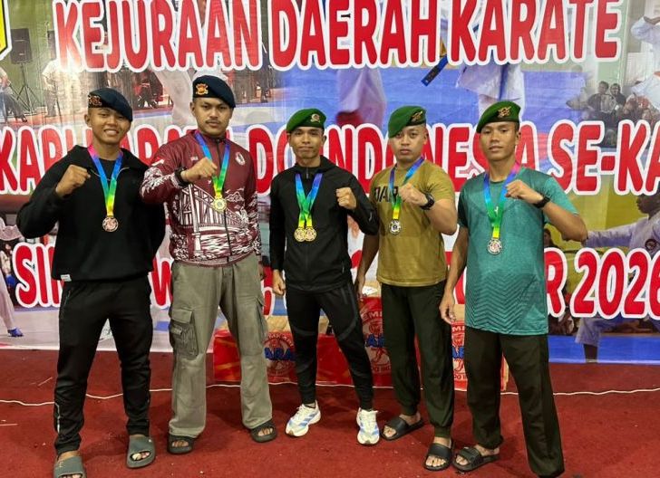 Photo of Dua Personel Brimob Kalbar Berprestasi di Kejurda Karate Lemkari 2026, Sabet Juara I dan III