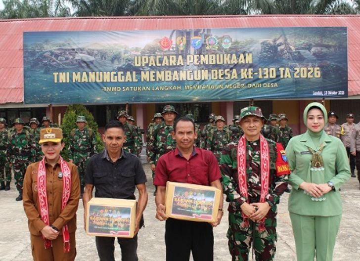 Photo of Dandim Landak Ungkap Peluang Rekrutmen TNI bagi Putra-Putri Adat Dayak dalam Sosialisasi TMMD