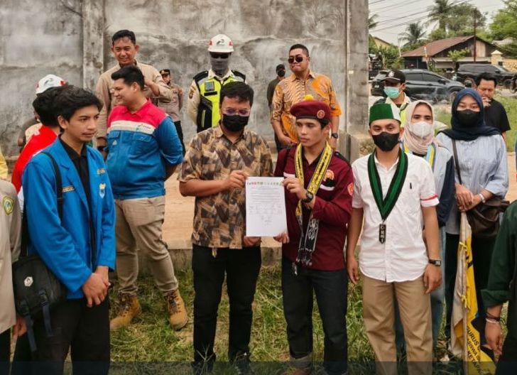 Photo of Ratusan Massa Demo Jobber, Minta Kepala Jobber Ketapang Dicopot