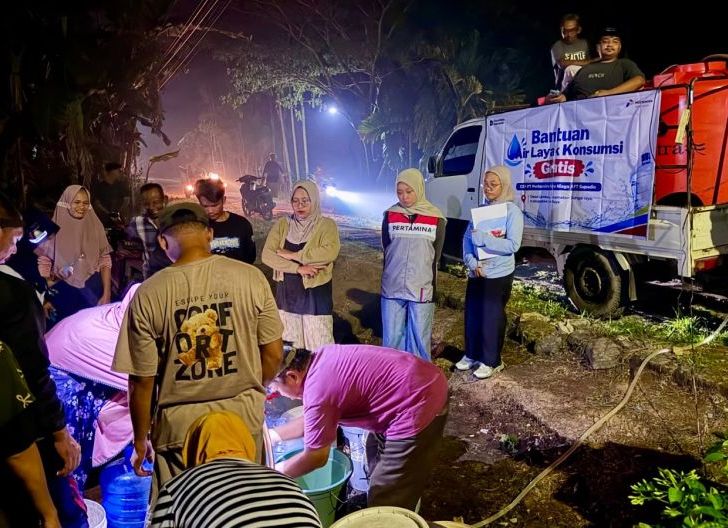 Photo of Pertamina Patra Niaga AFT Supadio Salurkan 10.000 Liter Air Bersih untuk 400 KK di Desa Limbung
