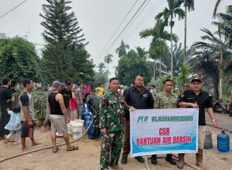 PLD KR dan SUM KR Salurkan 48.000 Liter Air Bersih untuk Warga Terdampak Kemarau di Kubu Raya