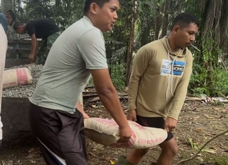 Photo of Rumah Bu Suhanim Mulai Dibangun, TMMD ke-130 Landak Hadirkan Harapan Baru