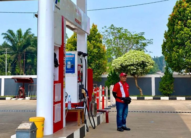 Photo of Pertamina Patra Niaga Regional Kalimantan Tindak Lanjuti Perhatian Masyarakat atas Video Pengisian BBM dalam Jeriken di Sanggau