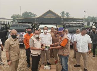 DPR RI Fraksi Gerindra Salurkan 2.000 Paket Bantuan untuk Warga Terdampak Asap dan Karhutla di Ketapang