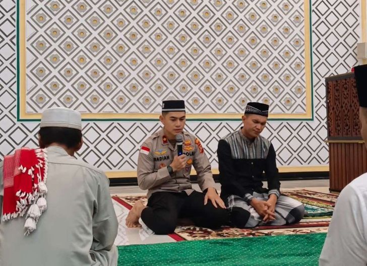 Photo of Subuh Keliling Polres Sanggau: Bangun Kedekatan, Sampaikan Pesan Kamtibmas