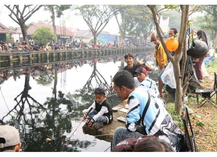 Photo of Ribuan Peserta Ikuti Lomba Mancing di Sungai Jawi, Meriahkan HUT ke-255 Pontianak