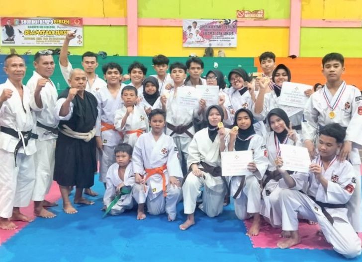 Photo of Persembahkan 6 Emas untuk HUT Kota ke-255, Kempo Pontianak Juara Umum Kejurda Antar Dojo Se-Kalbar 2026